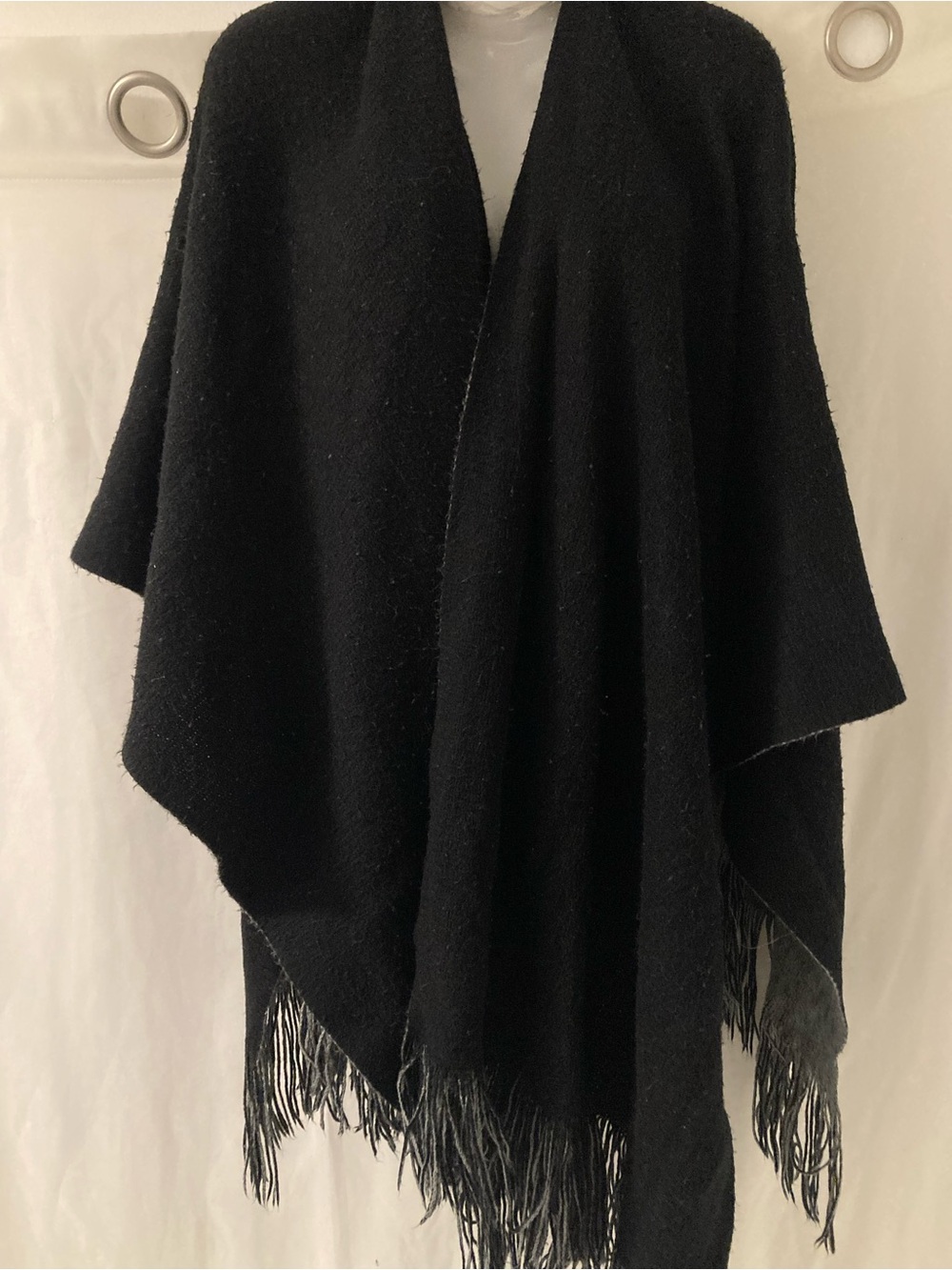 Suzy Shier Black Fringe Open Front Knit Poncho Shawl L/XL